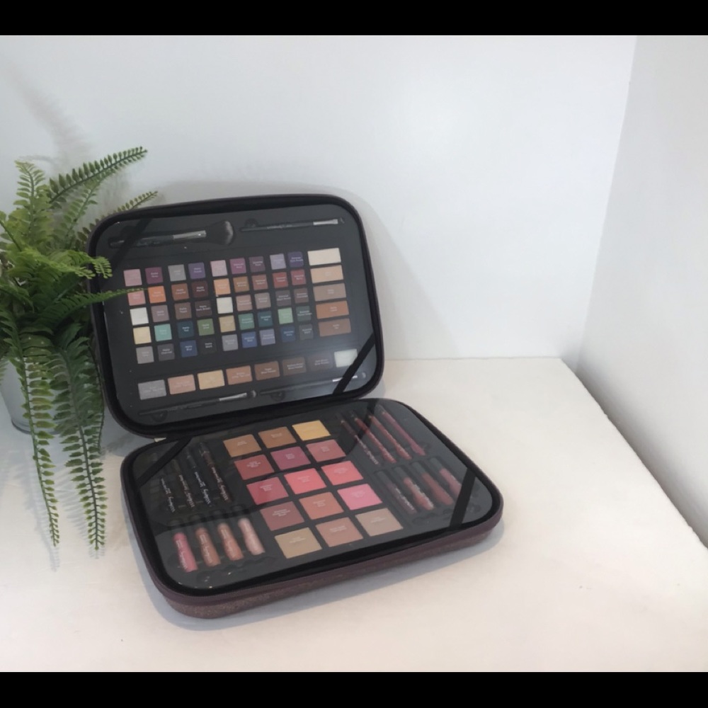 ULTA 93 PIECE GORGEOUS ON THE GO PALETTE & CASE NWT